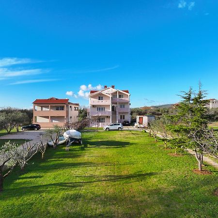 Sukošan Beachfront Apartments Jermen מראה חיצוני תמונה