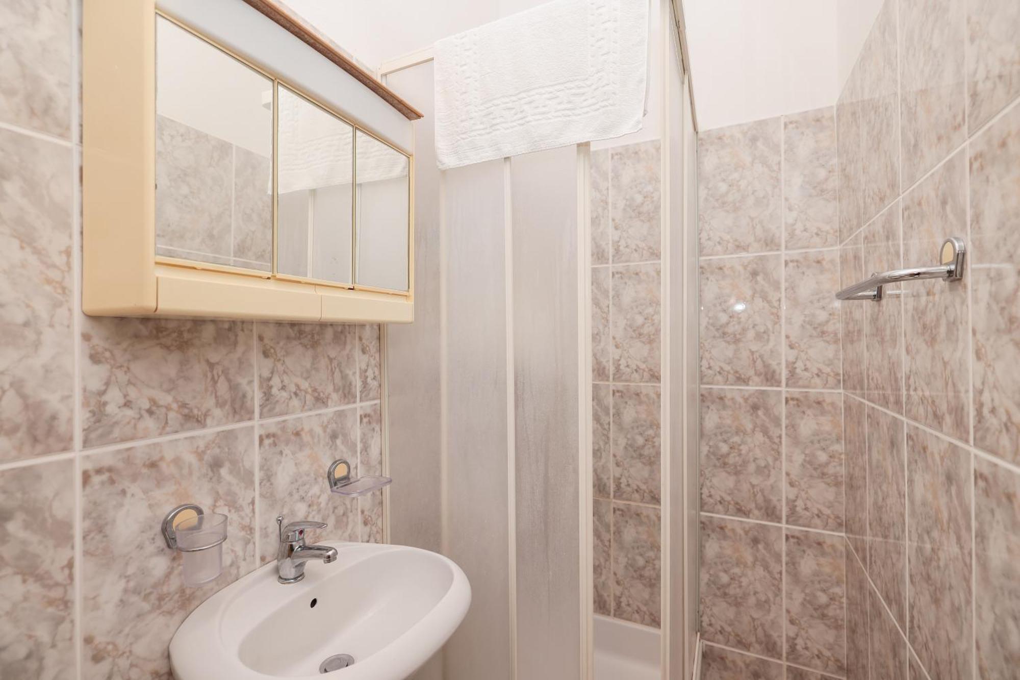 Sukošan Beachfront Apartments Jermen מראה חיצוני תמונה