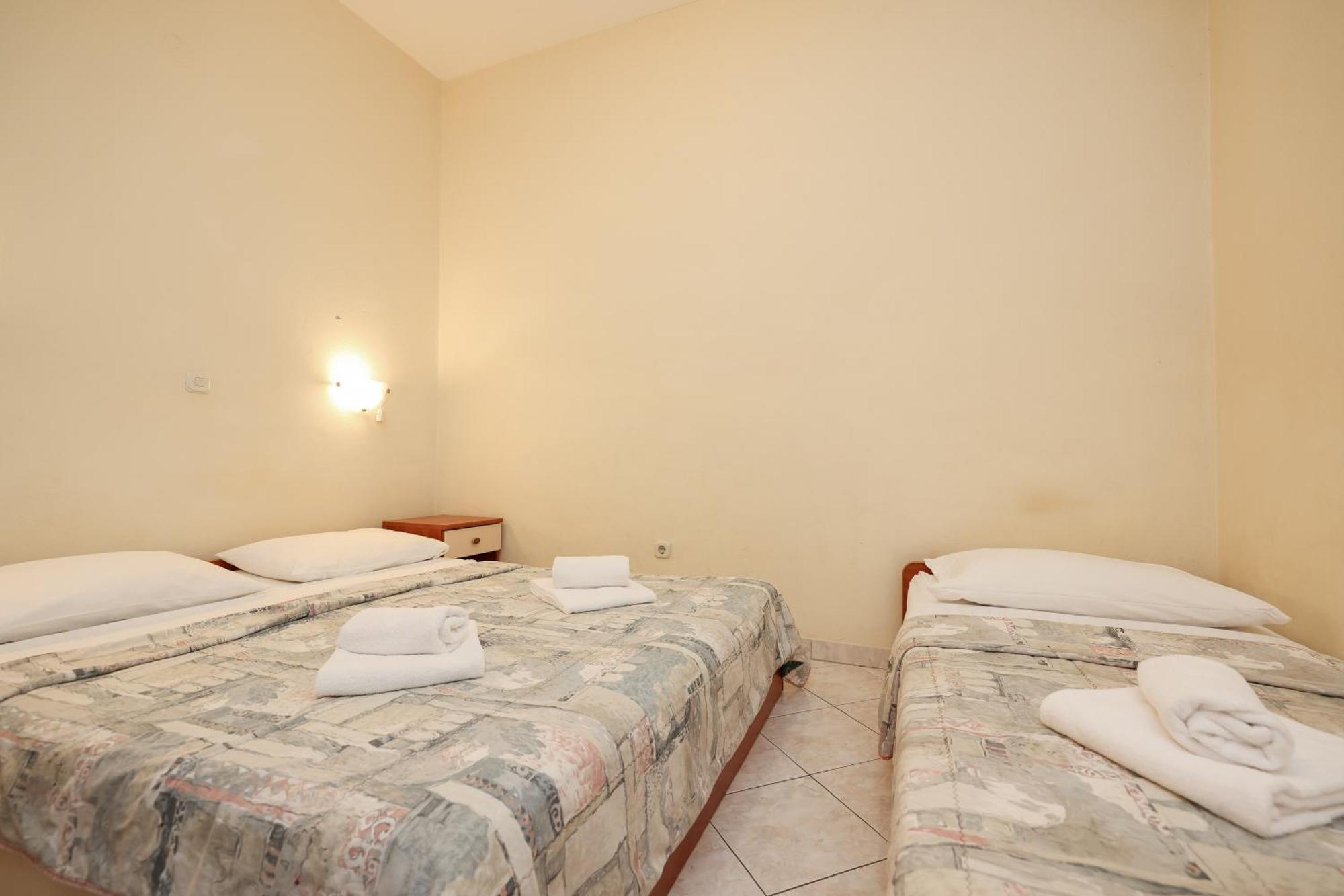 Sukošan Beachfront Apartments Jermen מראה חיצוני תמונה