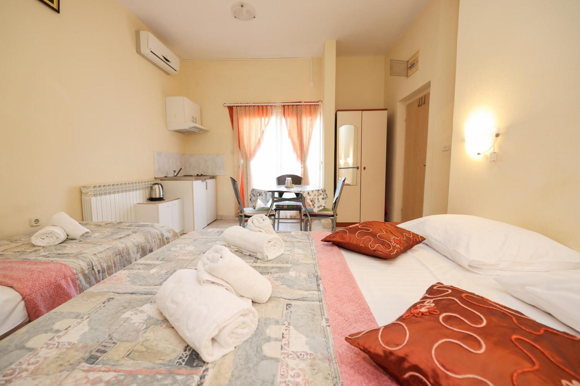 Sukošan Beachfront Apartments Jermen מראה חיצוני תמונה