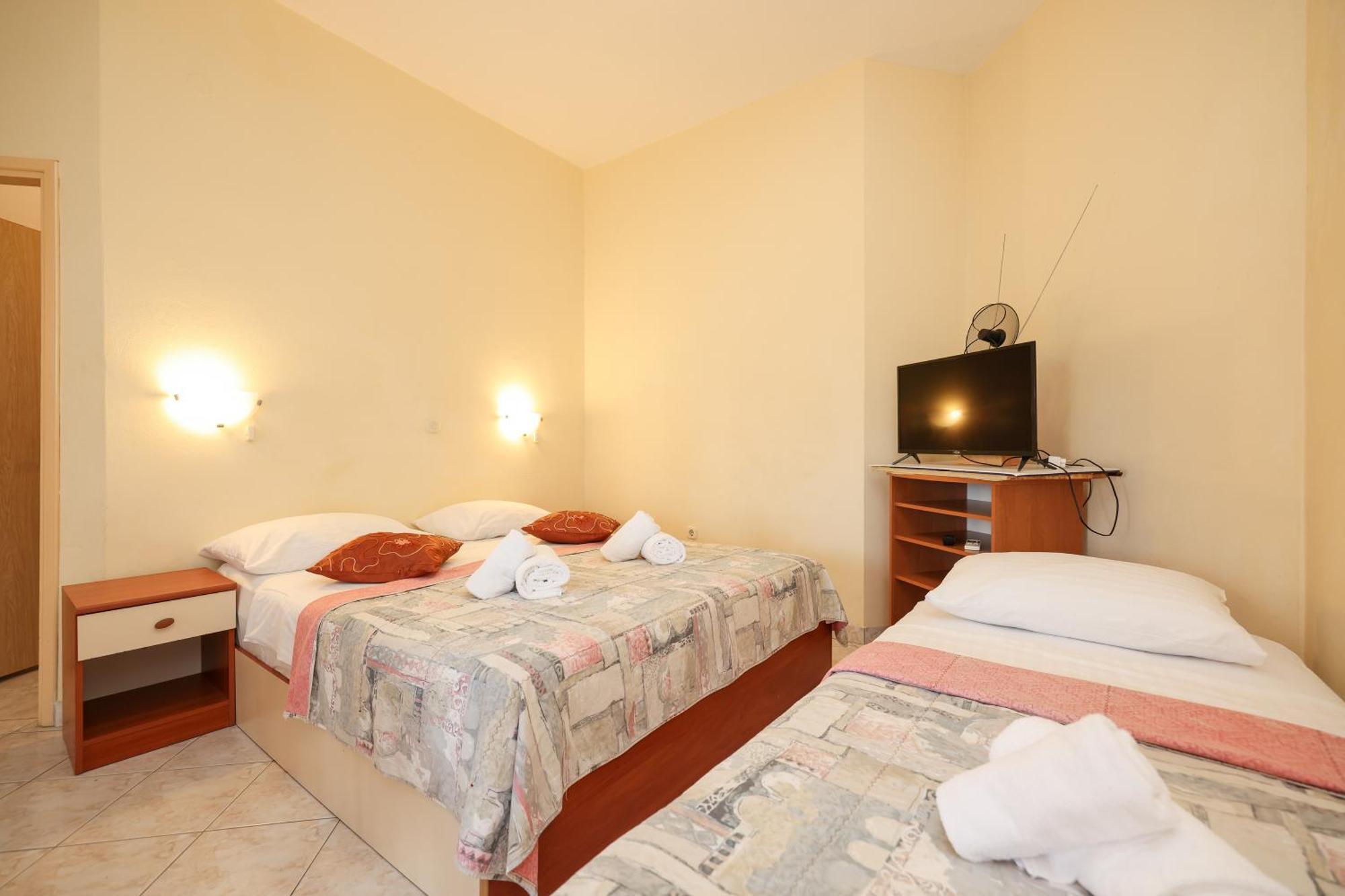 Sukošan Beachfront Apartments Jermen מראה חיצוני תמונה