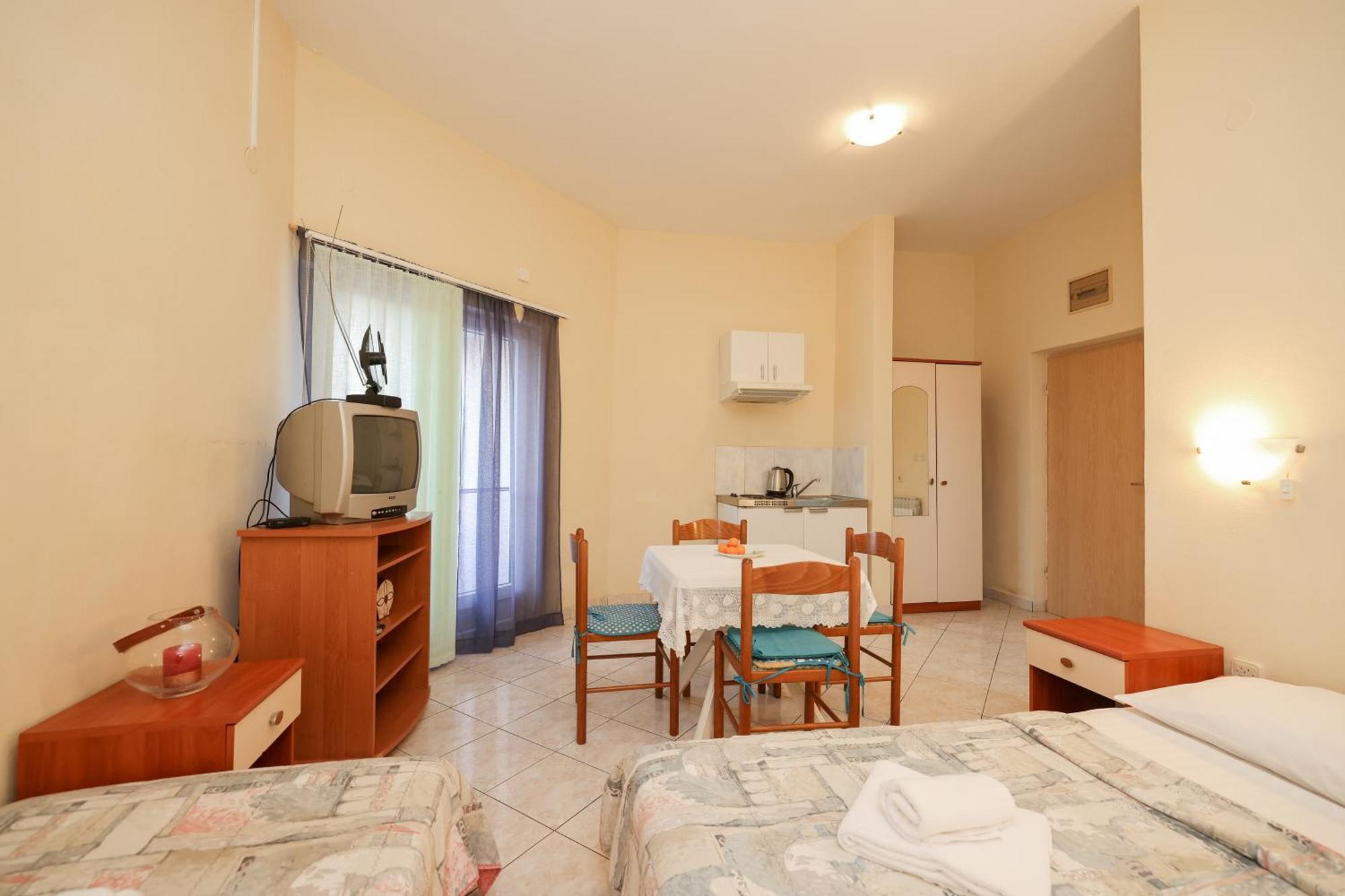 Sukošan Beachfront Apartments Jermen מראה חיצוני תמונה