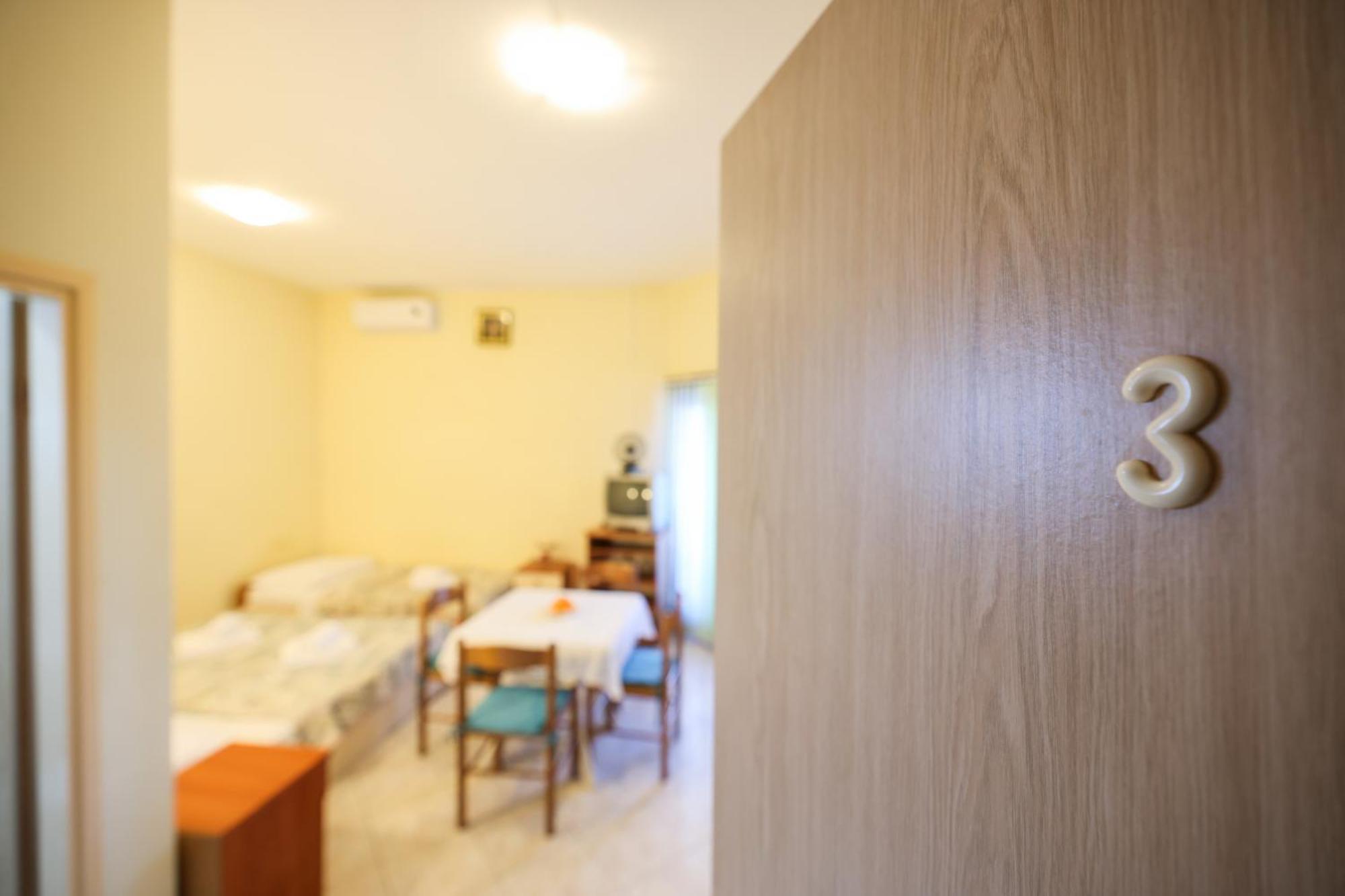 Sukošan Beachfront Apartments Jermen מראה חיצוני תמונה