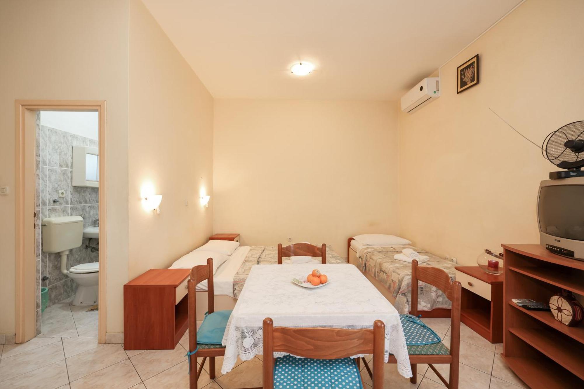 Sukošan Beachfront Apartments Jermen מראה חיצוני תמונה