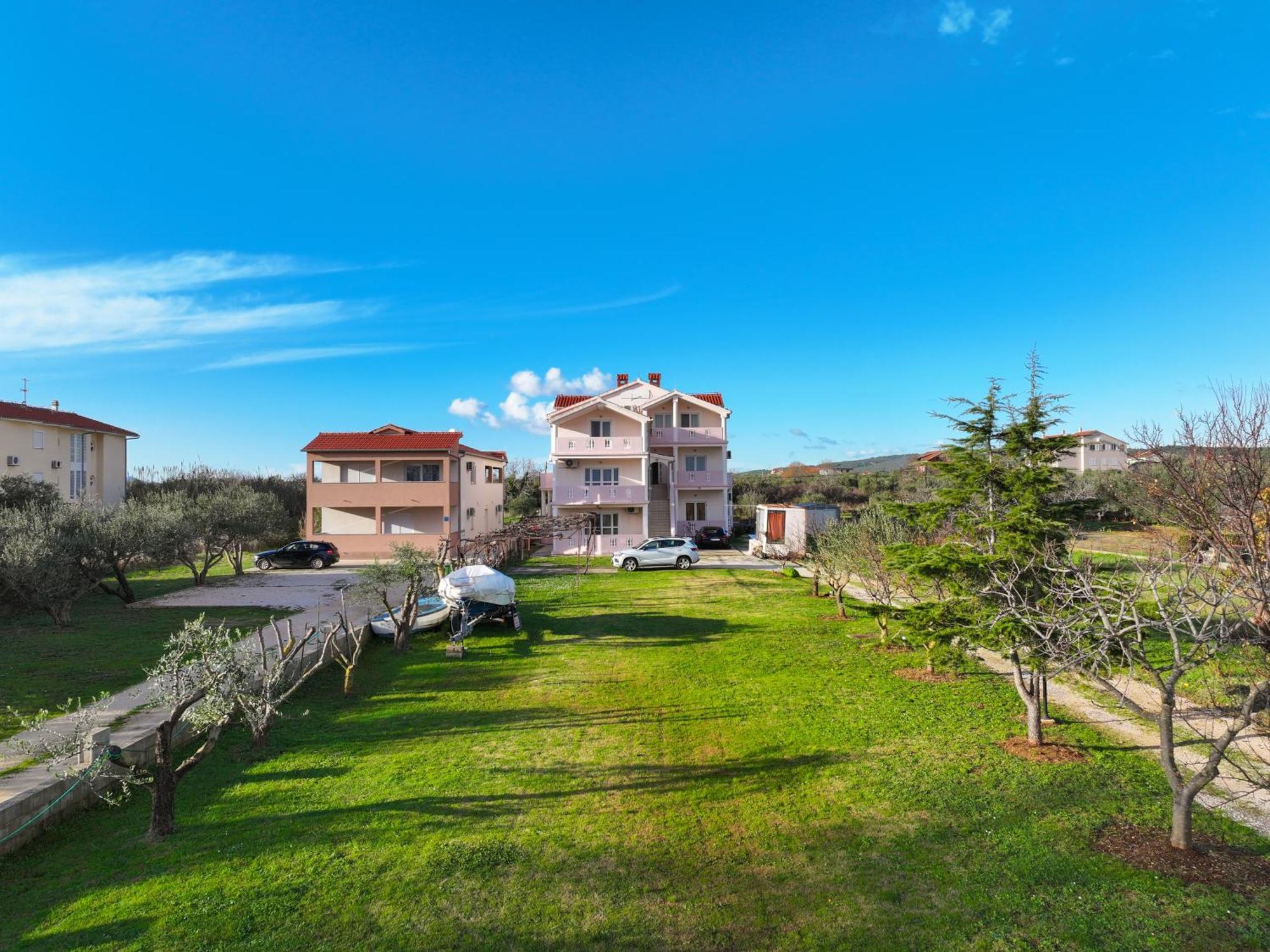 Sukošan Beachfront Apartments Jermen מראה חיצוני תמונה