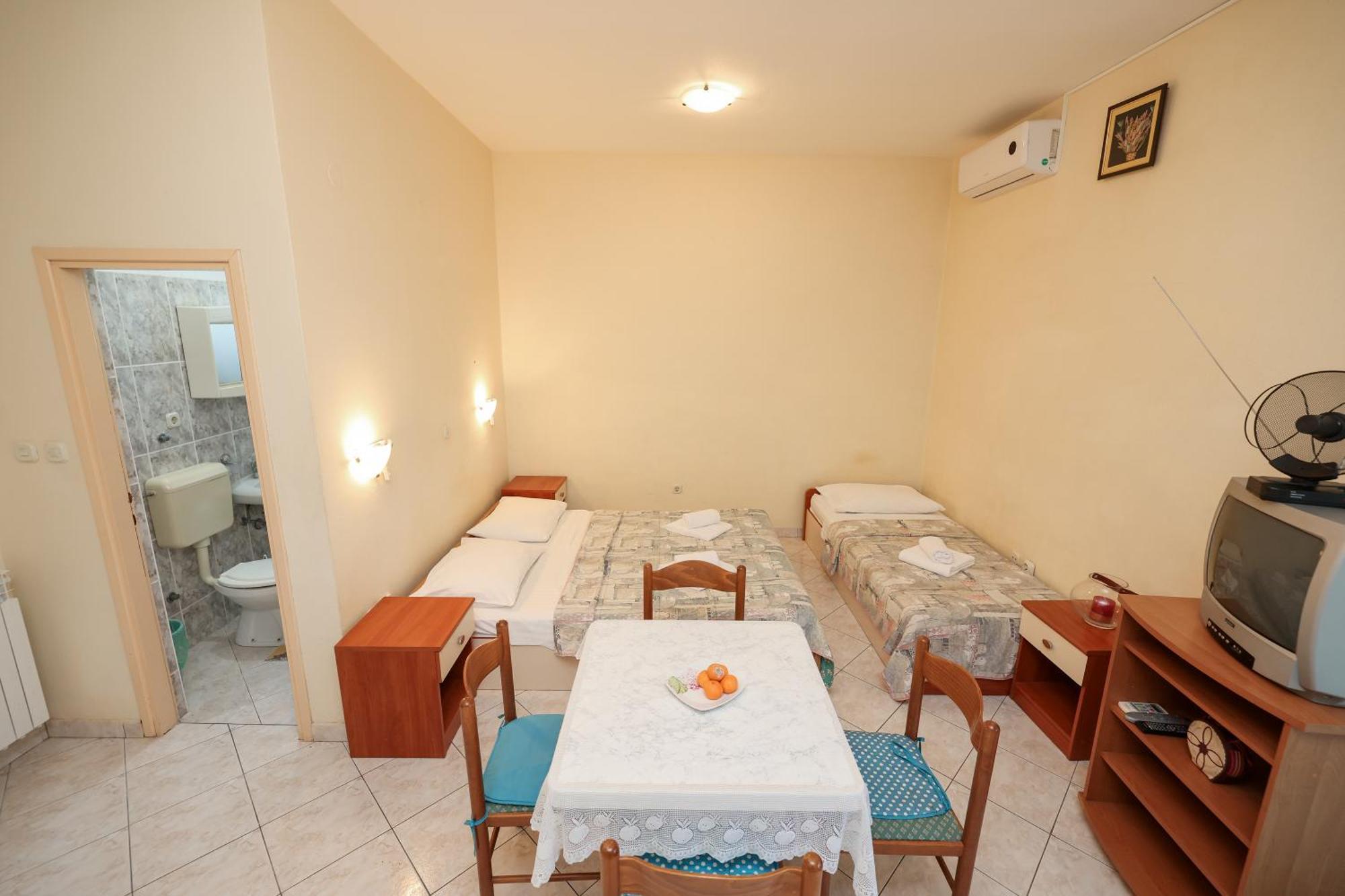Sukošan Beachfront Apartments Jermen מראה חיצוני תמונה